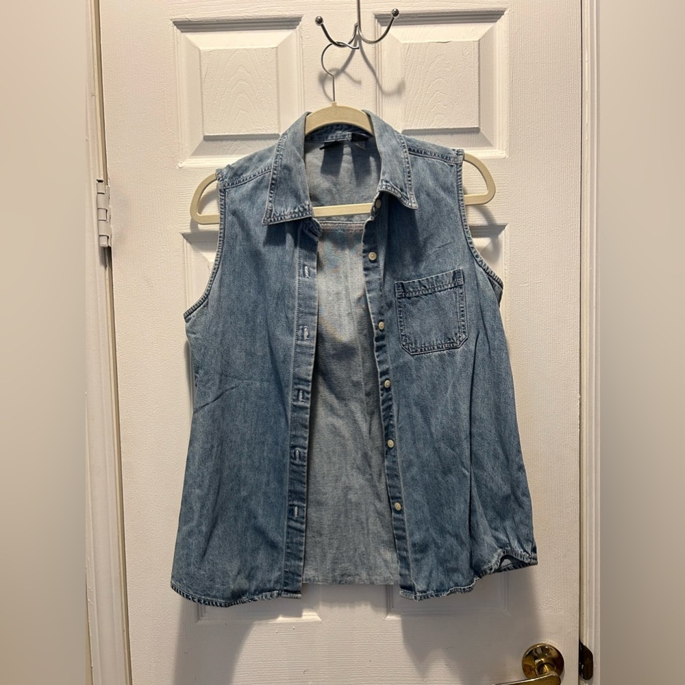 Gap‎ sleeveless shirt large